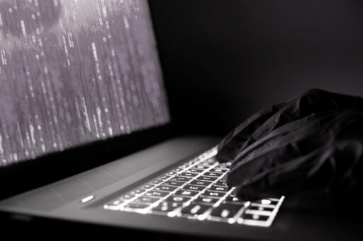 県知事発言「外国籍職員採用停止の検討」が呼ぶ波紋 「誰がこの地域の一員なのか」